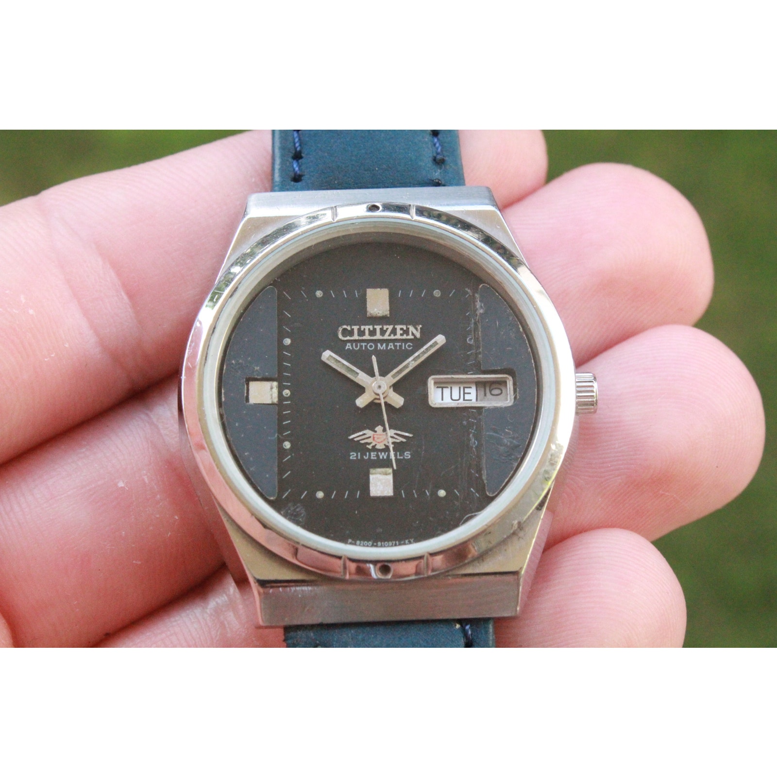 Vintage 1984 Citizen Automatic Mens Silver Watch WDaydate  Blue Accents
